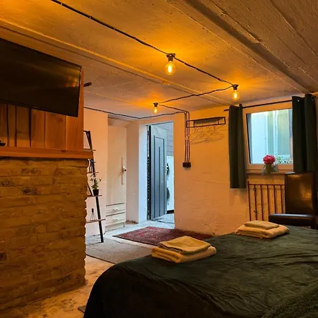 Art Boutique Budget Im Hinterhof Altstadt Mit Klimaanlage *